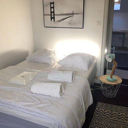 Le Victor Hugo 4 D Et Sa Pizza Offerte Apartman Aurillac Kültér fotó